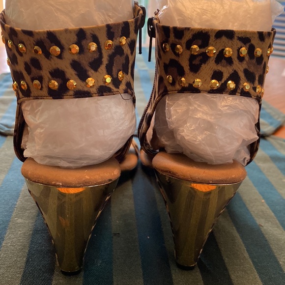 Leopard/Studded Sandals - Picture 3 of 4
